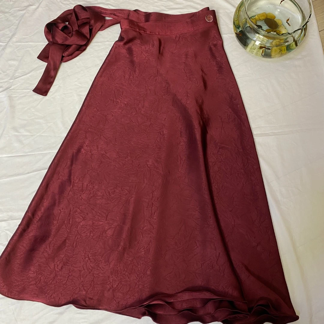 丝滑柔顺飘逸纯色亮缎长裙显瘦时尚百搭夏季款