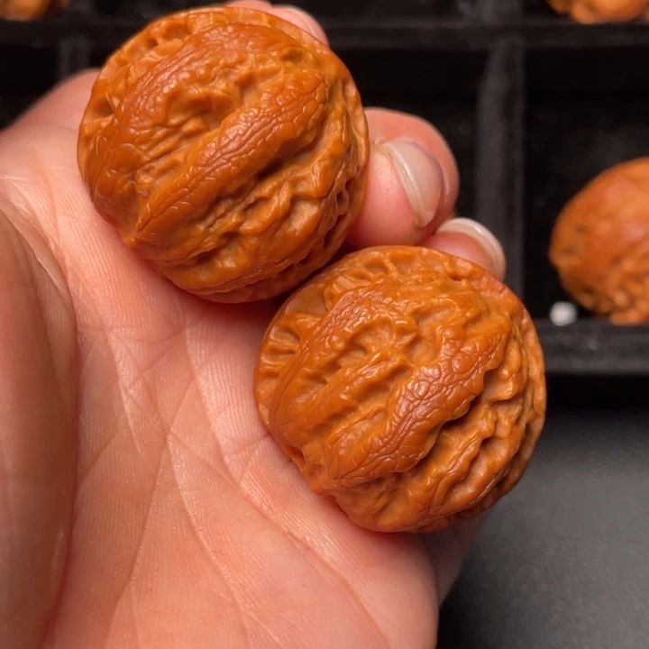 文玩核桃把件秦岭野生核桃