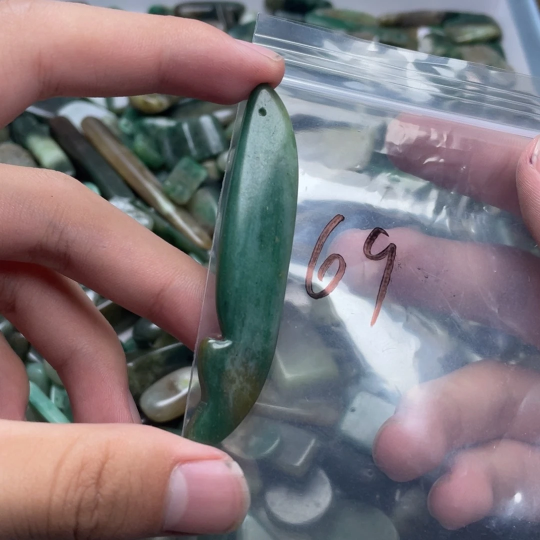 独山玉未镶嵌珠宝半成品