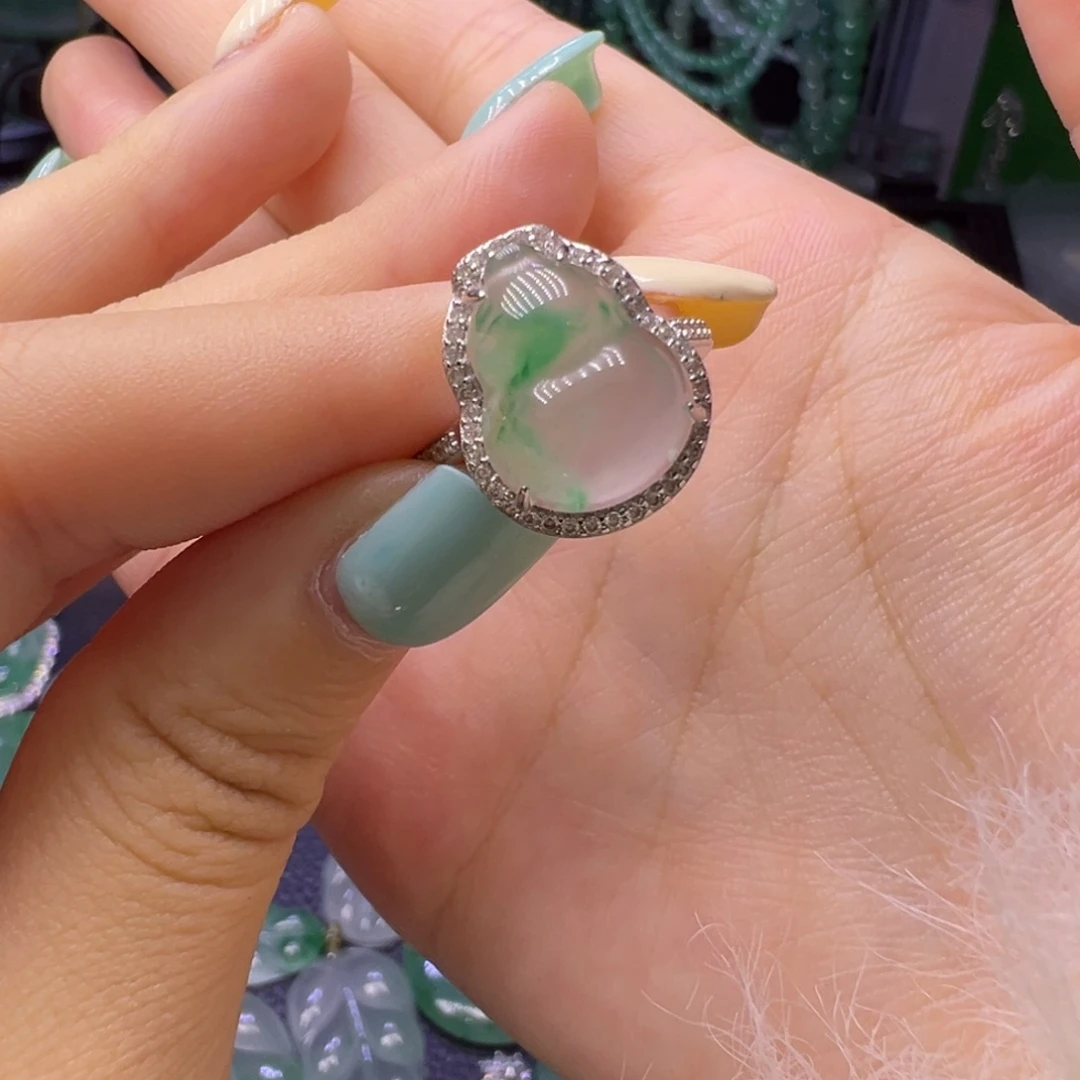 石英质玉（非洲翠）未镶嵌颈饰