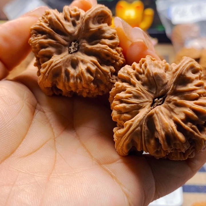 l***w文玩核桃把件南江石