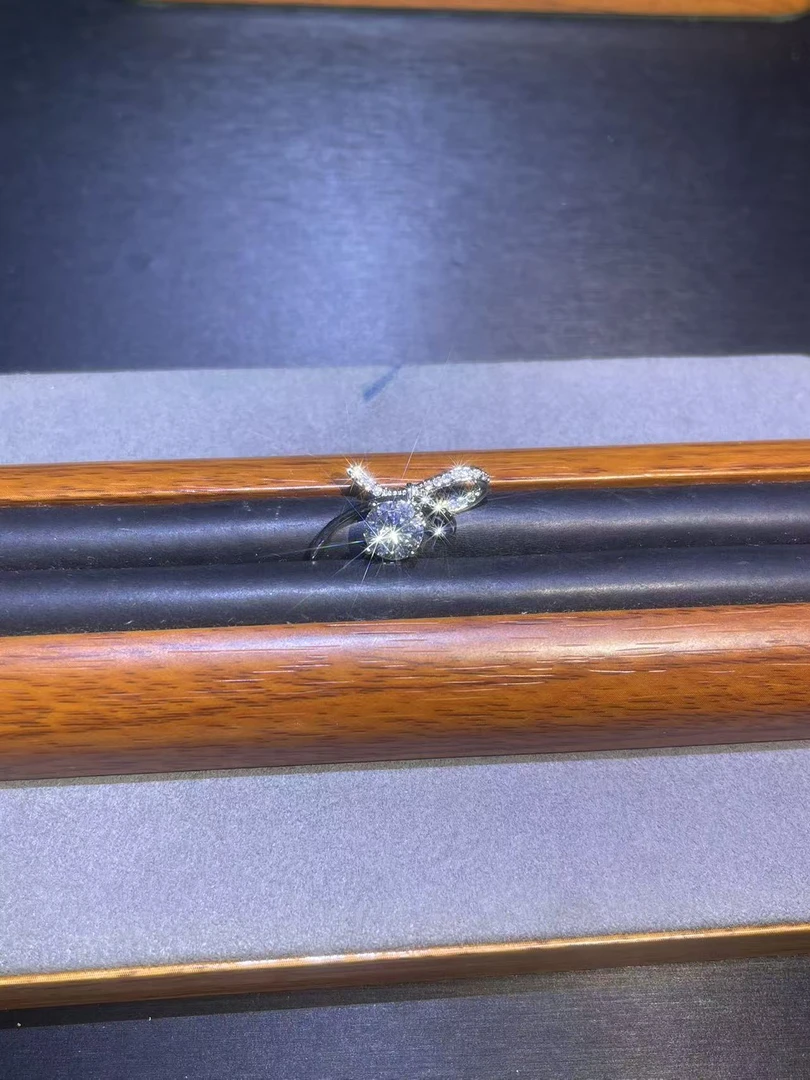 a9751白色蝴蝶结吊坠多样性发货