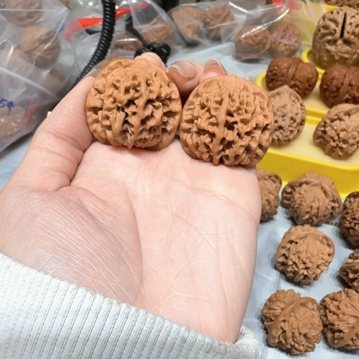 氧***员文玩核桃把件秦闷36中端