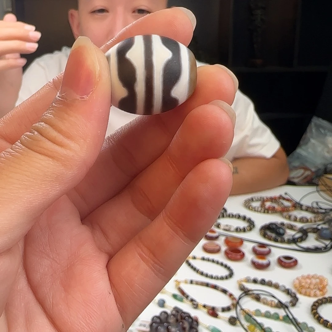 未镶嵌颈饰玛瑙/玉髓多样性发