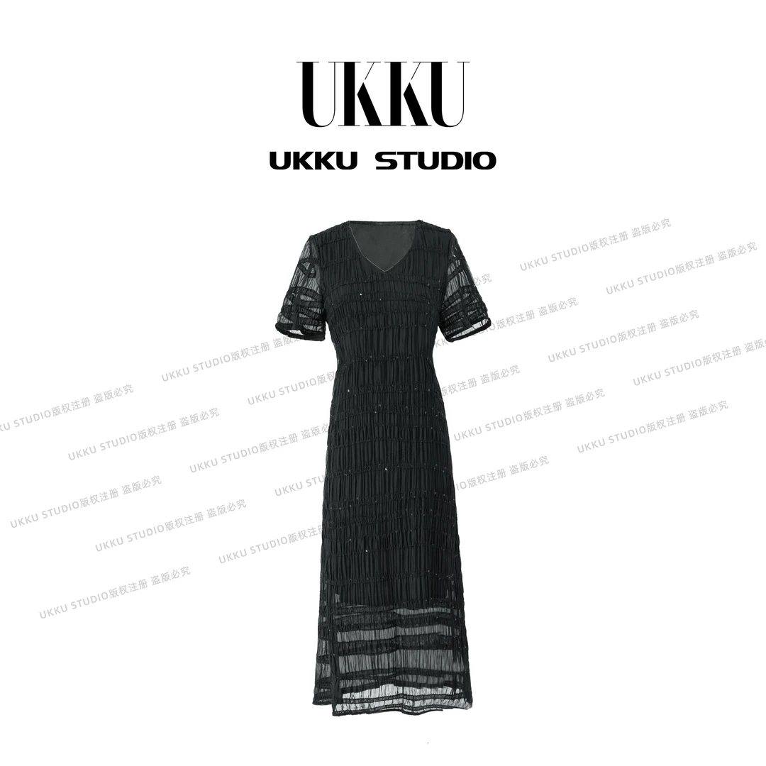 秀秀【UKKUSTUDIO】“9”黑色高腰V领褶皱轻奢优雅连衣裙LYQ01028