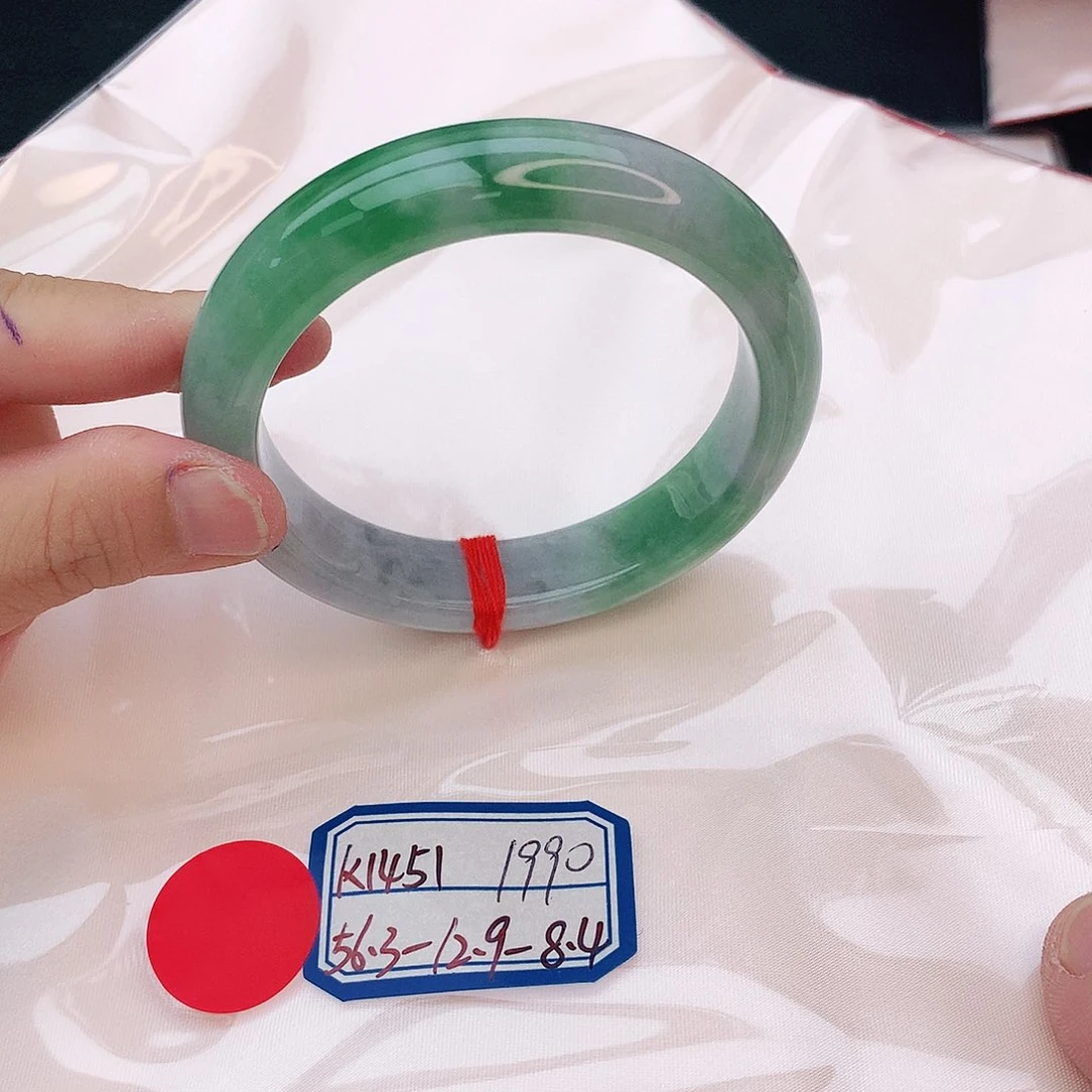 翡翠手镯未镶嵌翡翠