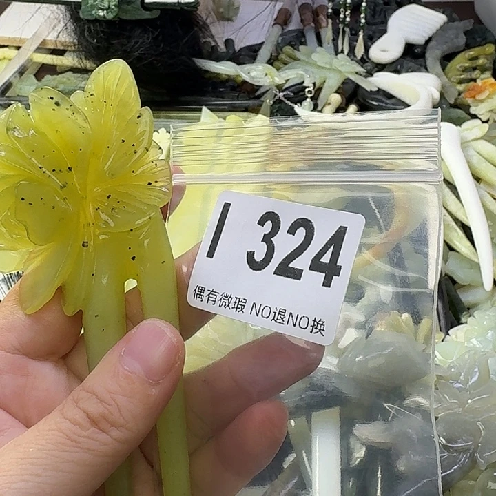 旎***旎蛇纹石玉合金发饰
