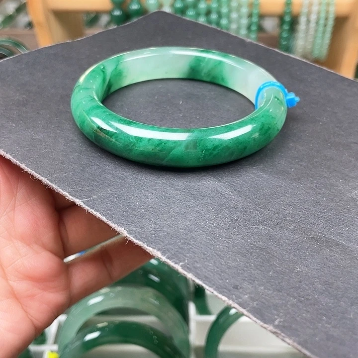 未镶嵌手镯石英质玉