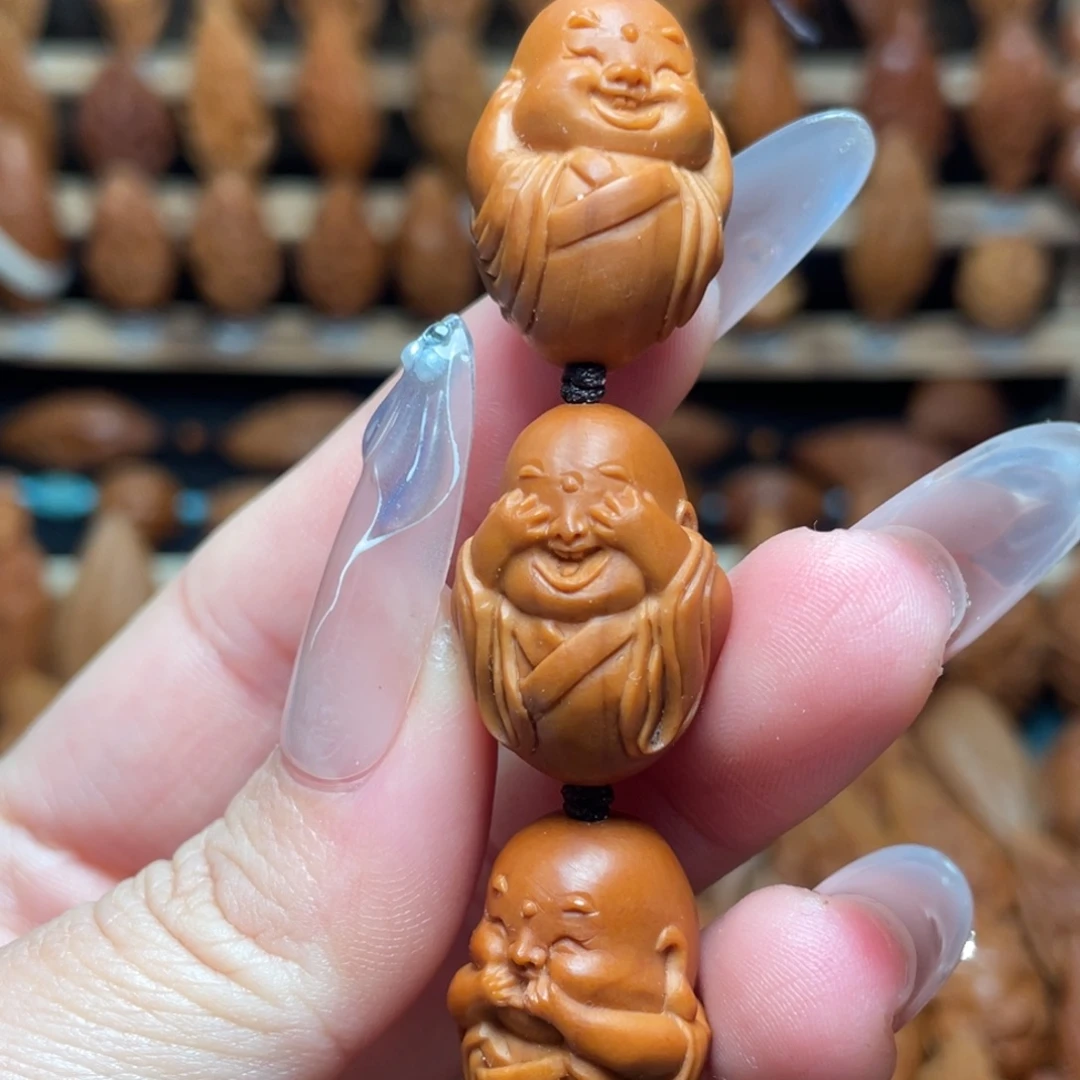 把件橄榄核三不小和尚