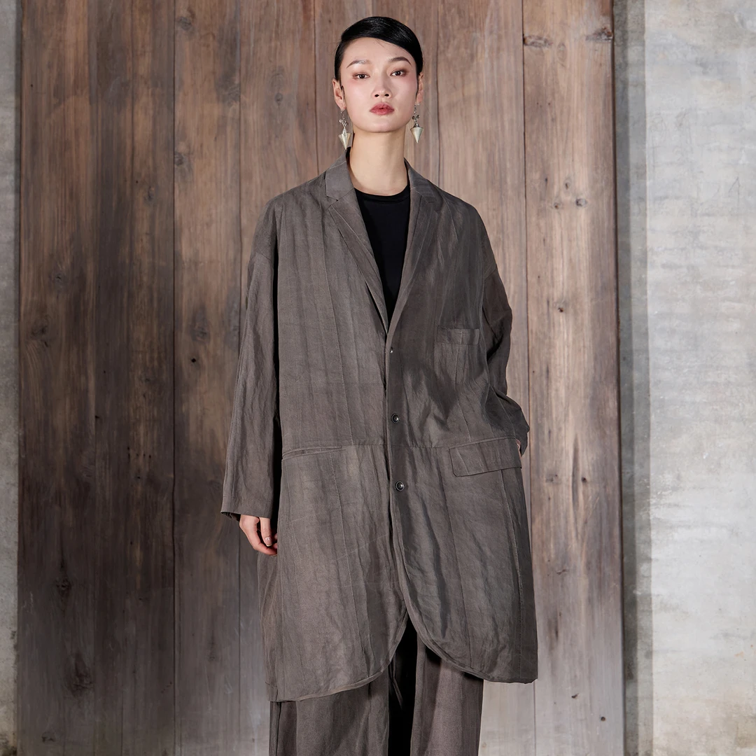 界内界外复古男友风做旧褶皱侘寂中古缝长款西装风衣外套J43F7142