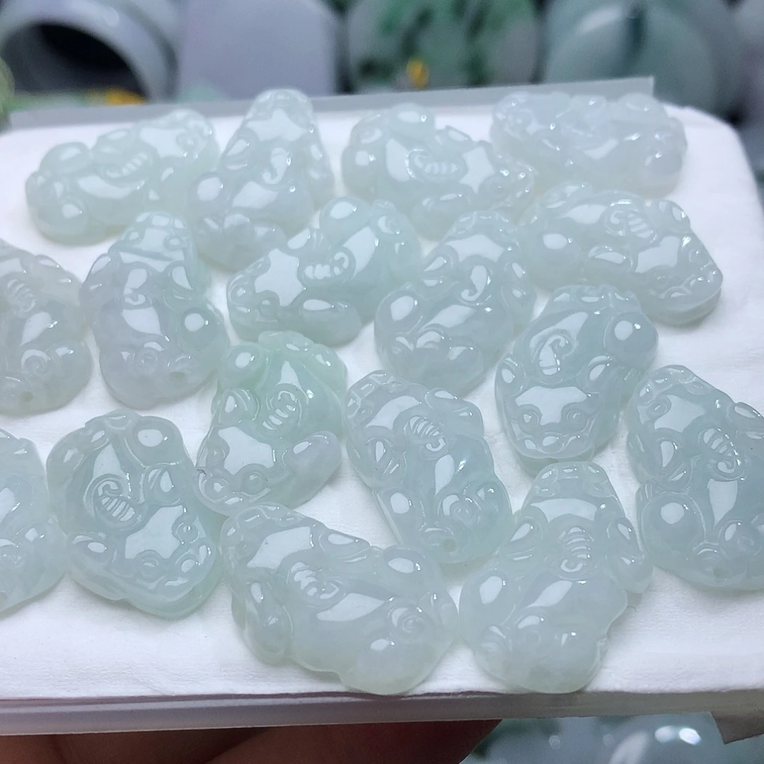 翡翠未镶嵌颈饰发1个