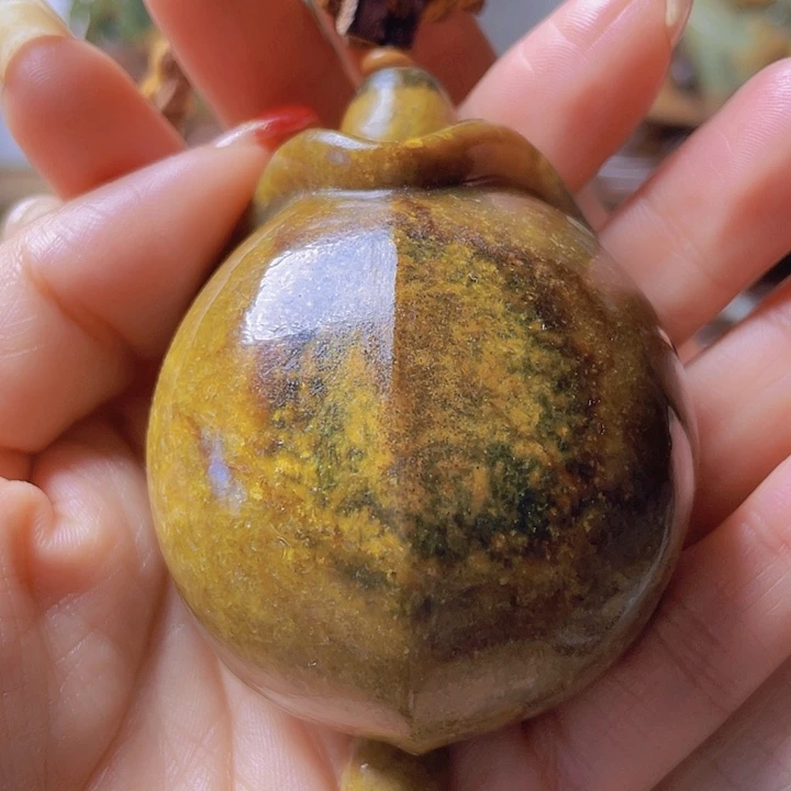 未镶嵌岫岩河磨玉（透闪石质玉）把件