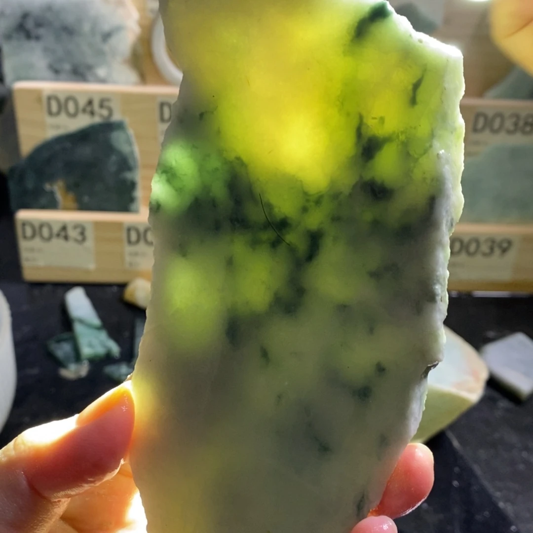 颈饰未镶嵌翡翠天然翡翠