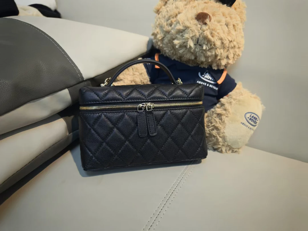 老王甄选 经典简约牛皮鱼子酱纹单间腋下包