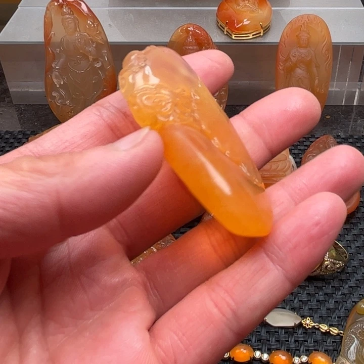 石英质玉颈饰未镶嵌珠*