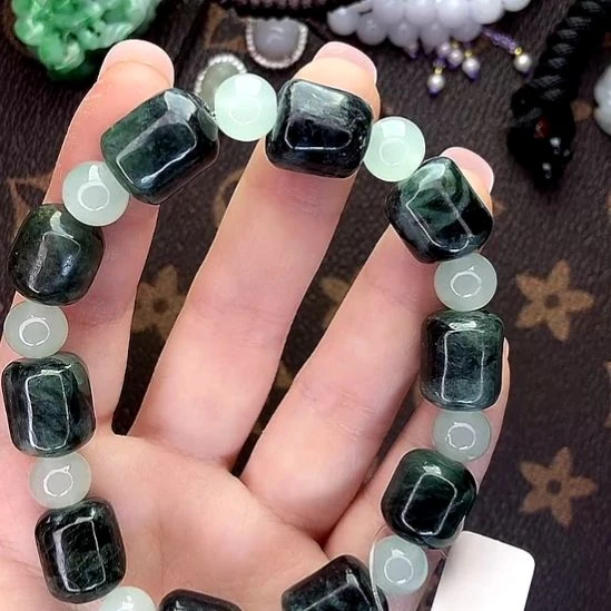 翡翠未镶嵌挂件手串