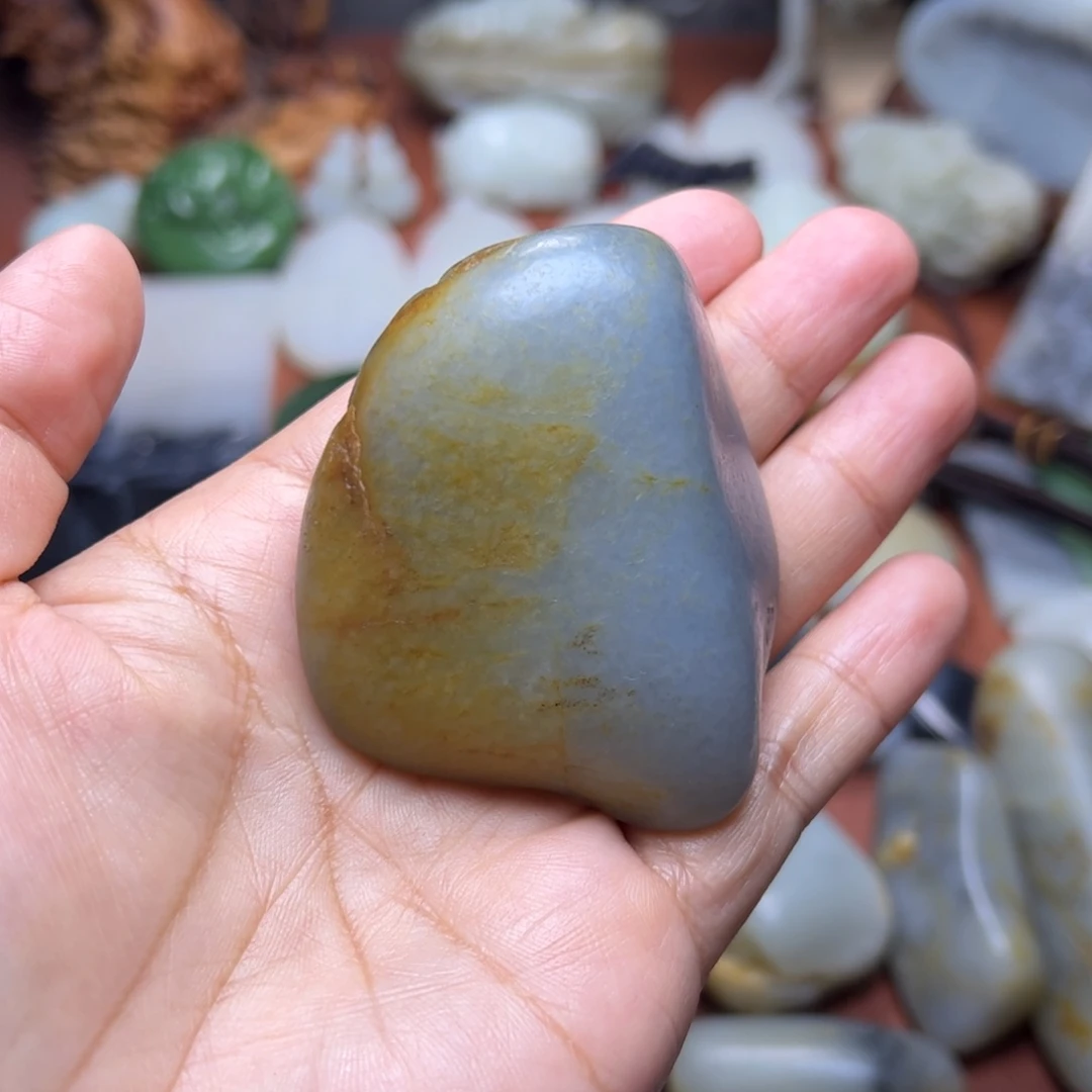 和田玉未镶嵌把件