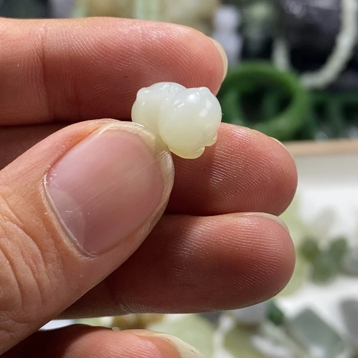 和田玉未镶嵌车挂