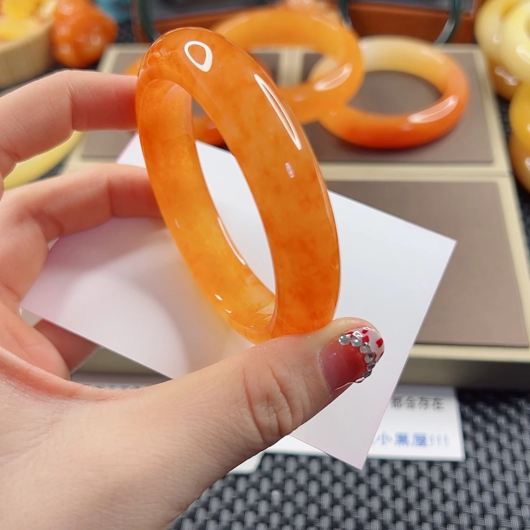 棋***子石英质玉（黄龙玉）未镶嵌手镯