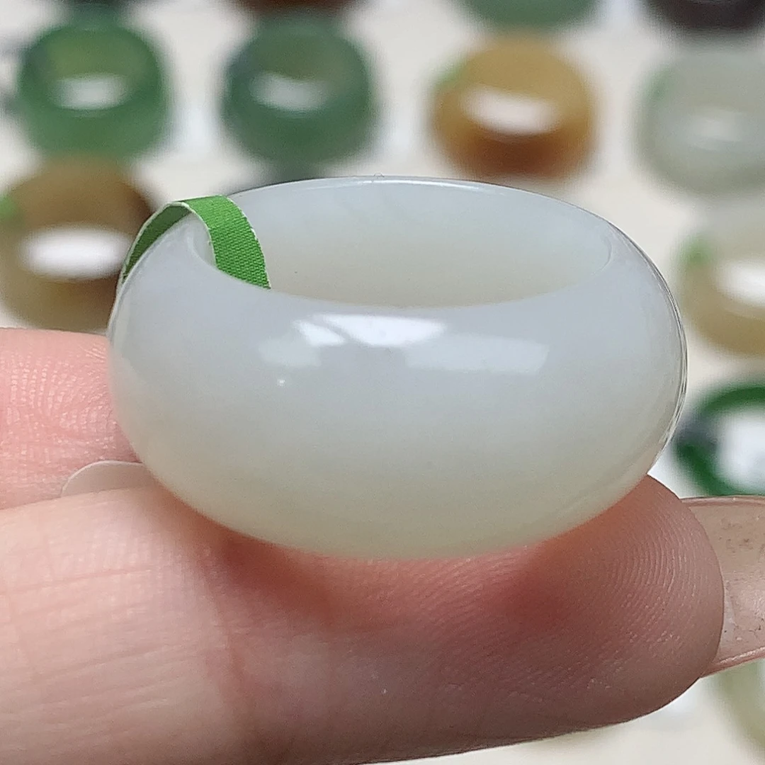 未镶嵌戒指和田玉