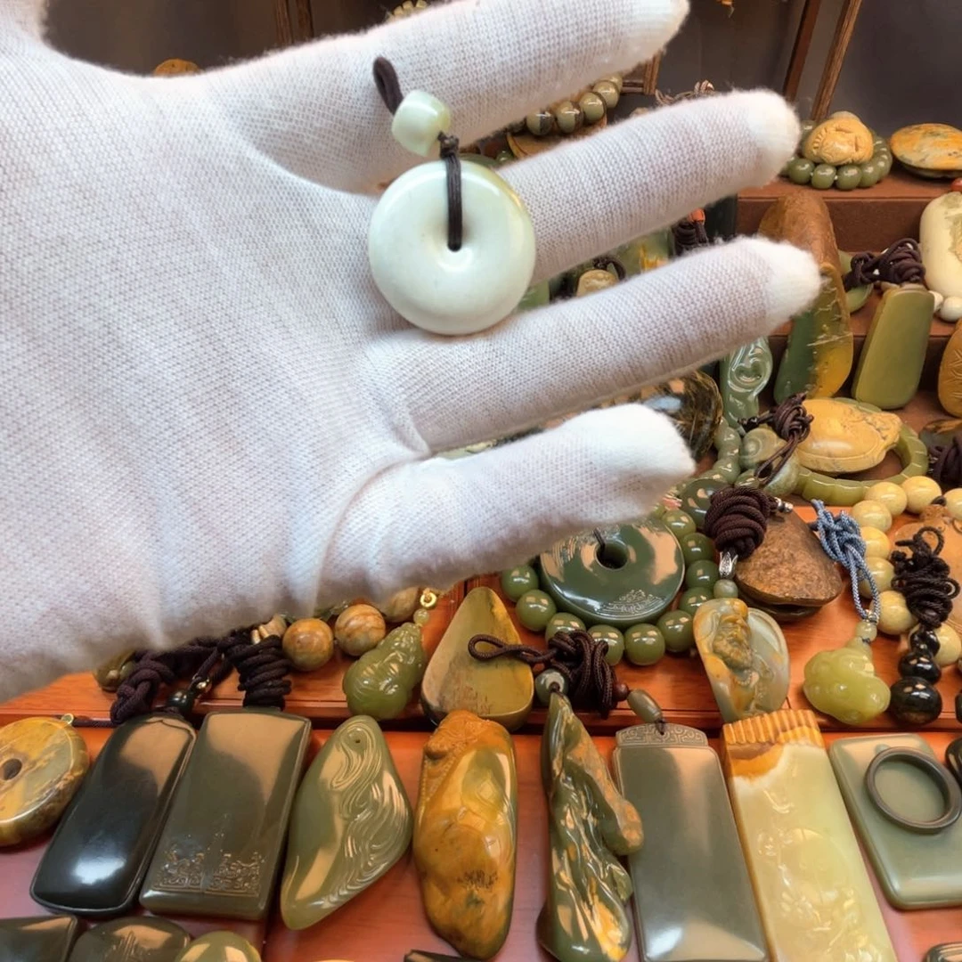 岫岩老玉（透闪石质玉）未镶嵌颈饰