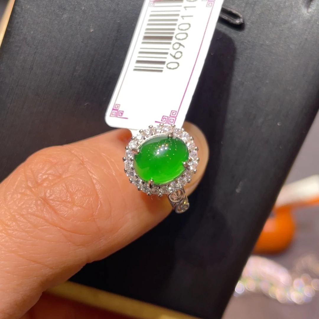 翡翠未镶嵌颈饰戒指