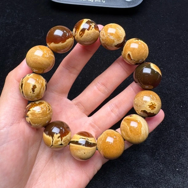 【小伊琥珀】57克绿蜜变色龙蜜蜡妖花溶洞「貔貅」