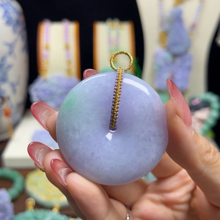 翡翠未镶嵌颈饰平安扣