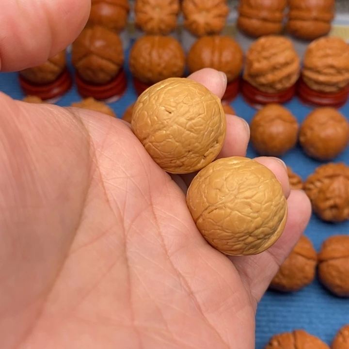 文玩核桃把件蛇皮球