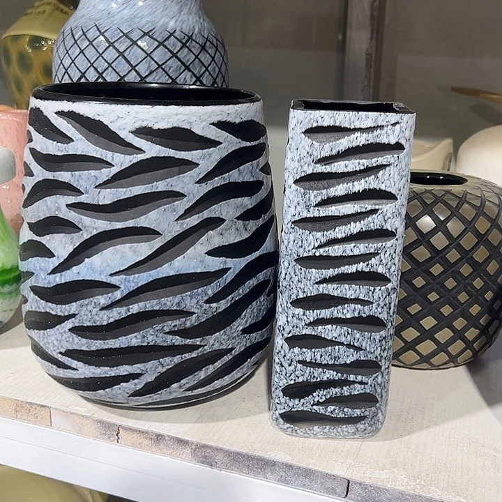 好***情琉璃手工艺品黑色磨刻花瓶花器一对两只