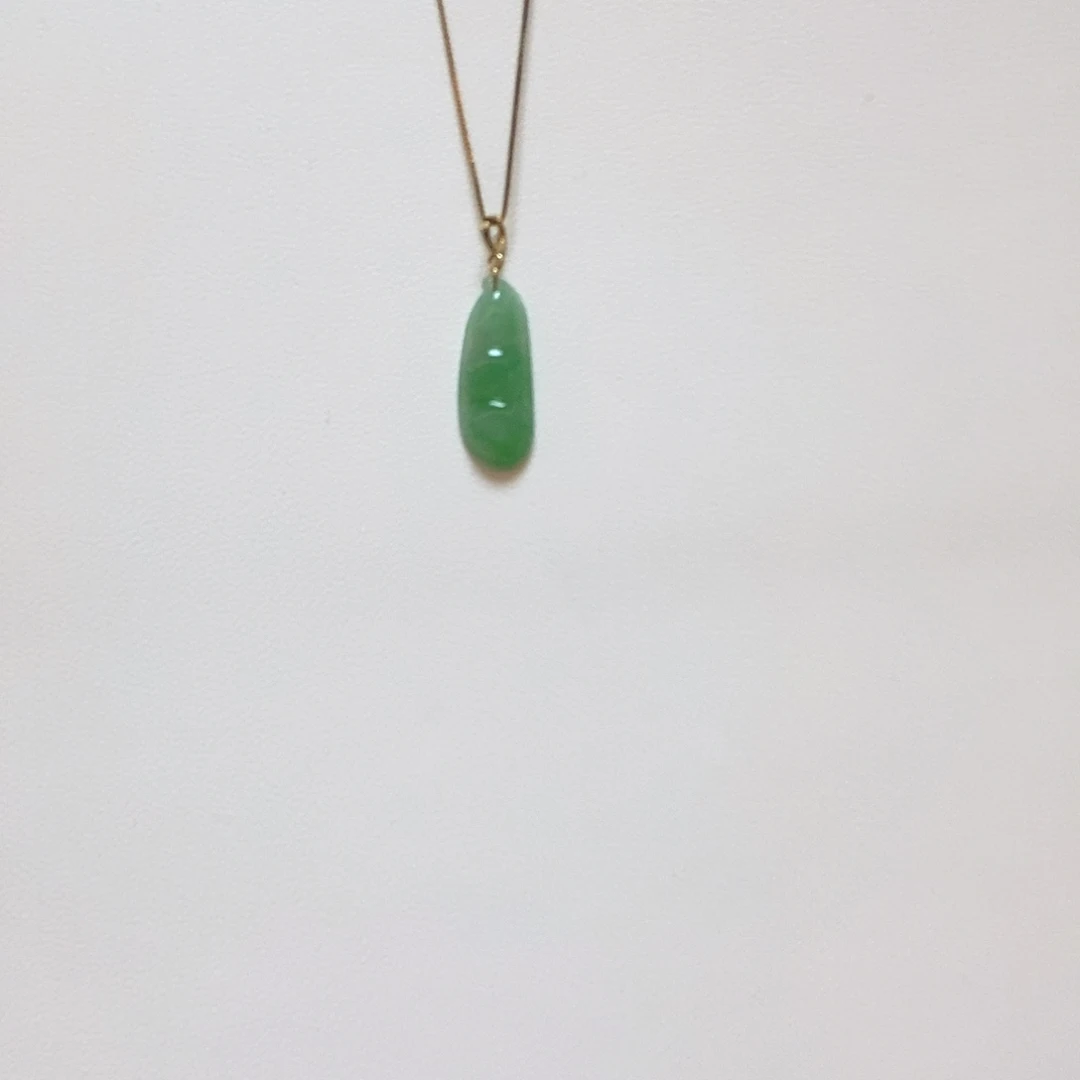 翡翠18K金镶嵌颈饰简单