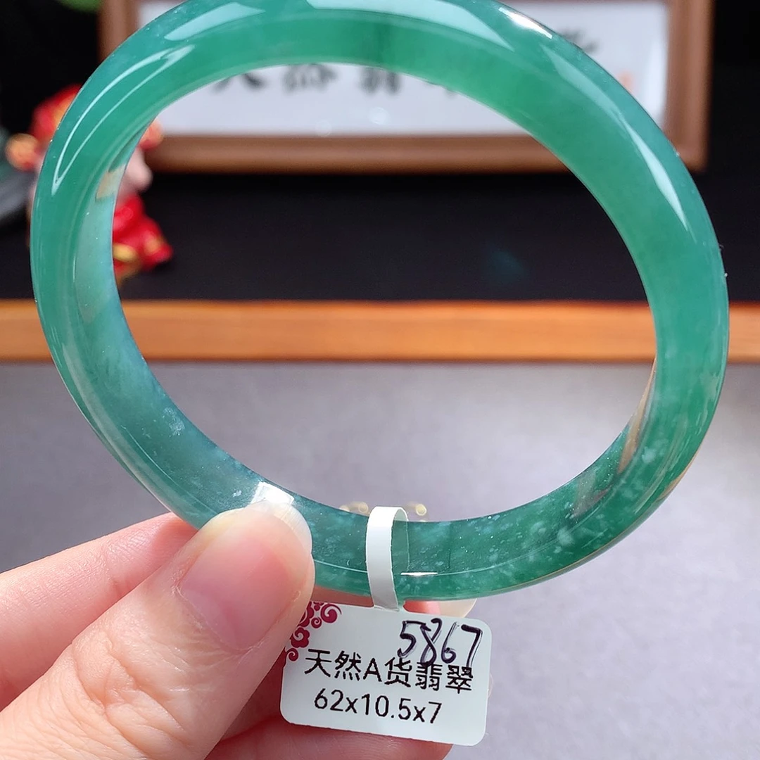 未镶嵌手镯（圆镯）翡翠