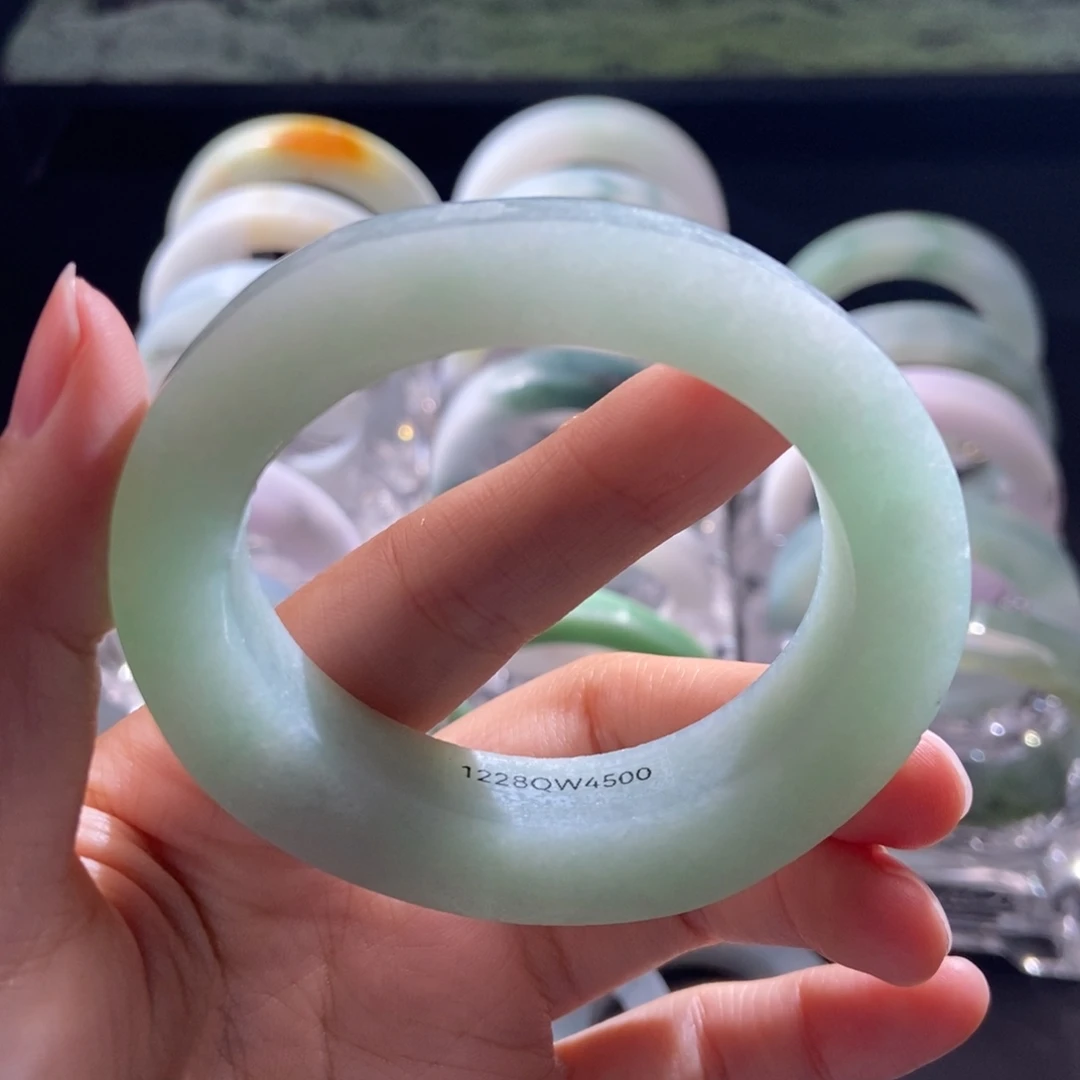 阿***万定制翡翠未镶嵌翡翠手镯