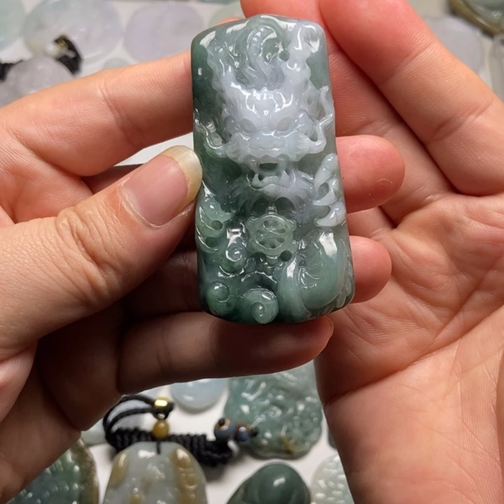 翡翠未镶嵌颈饰龙牌57