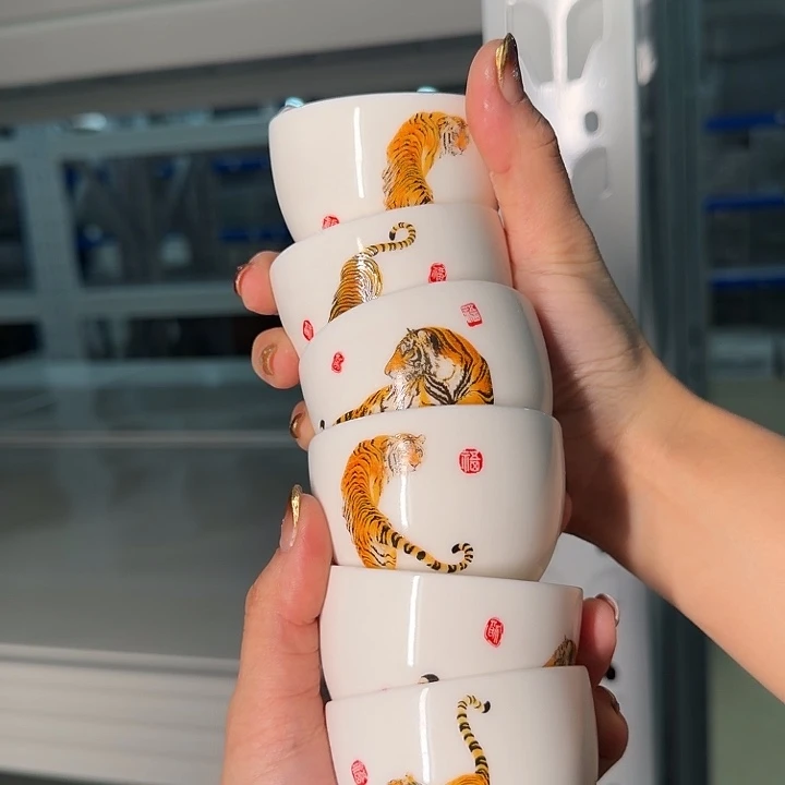 高端羊脂玉茶杯六个一组虎虎生威