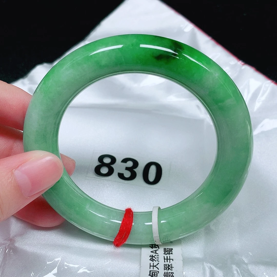 翡翠未镶嵌手镯（圆镯）