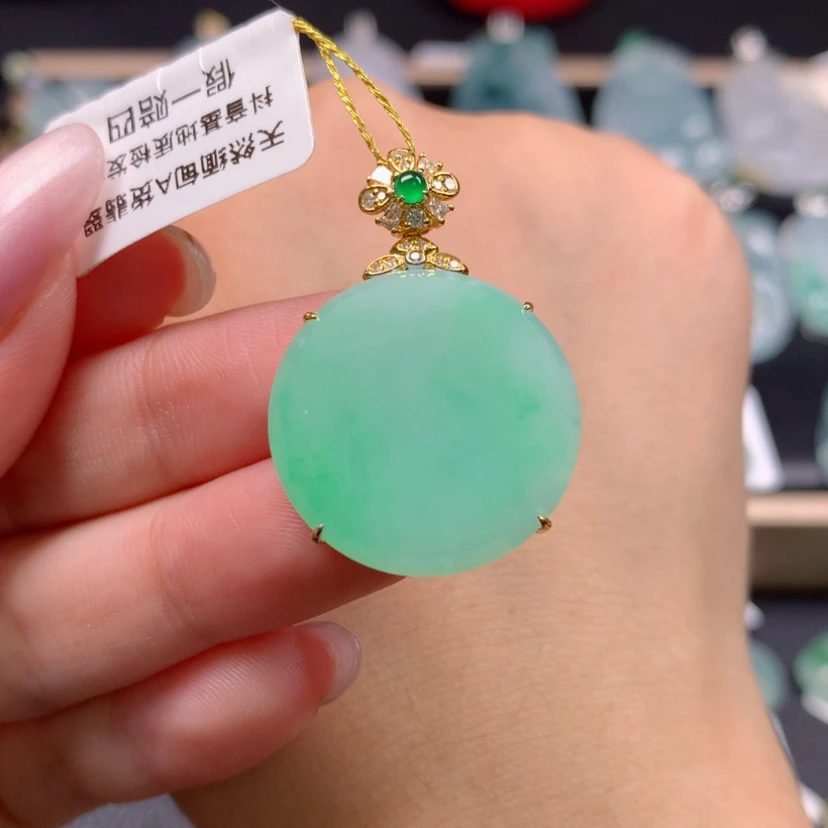 【闪购商品】翡翠18K金镶嵌颈饰无事牌