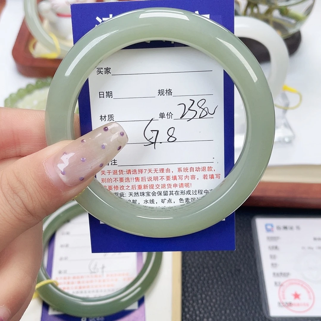 和田玉未镶嵌手镯