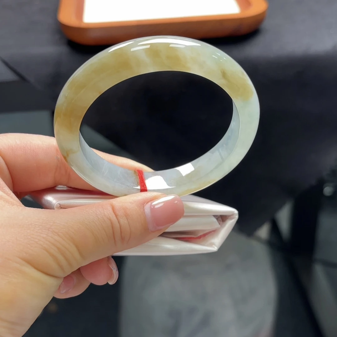 F（上新）56.5冰黄翡贵妃满圈裂但好看翡翠a货手镯