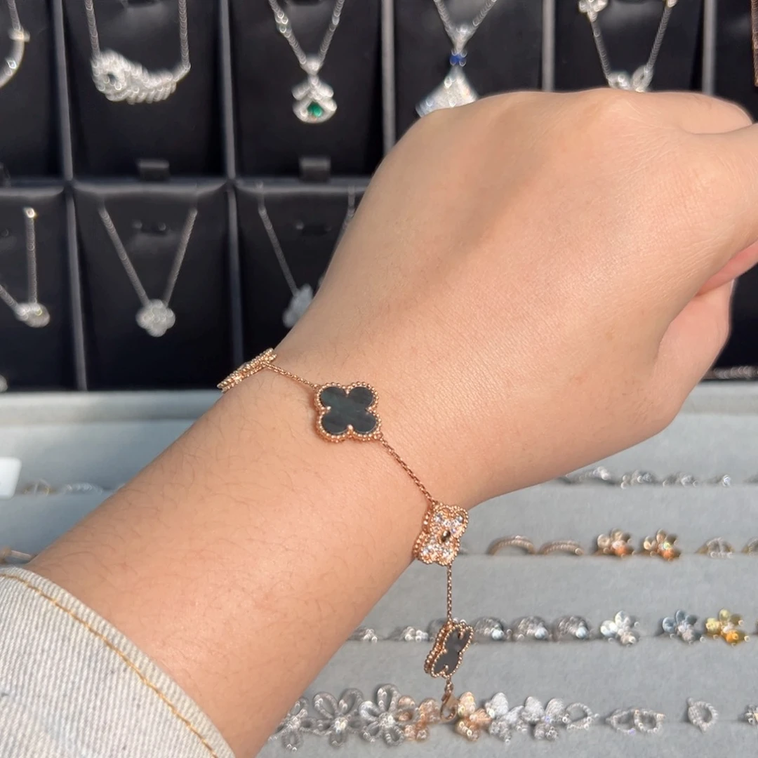 18K金镶嵌手链钻石叶子手链