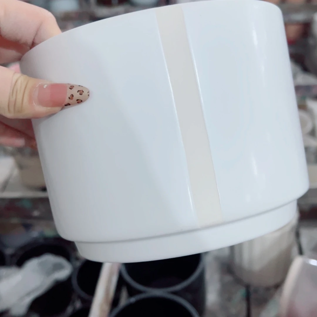 有孔，陶瓷花盆满10米包邮发货。