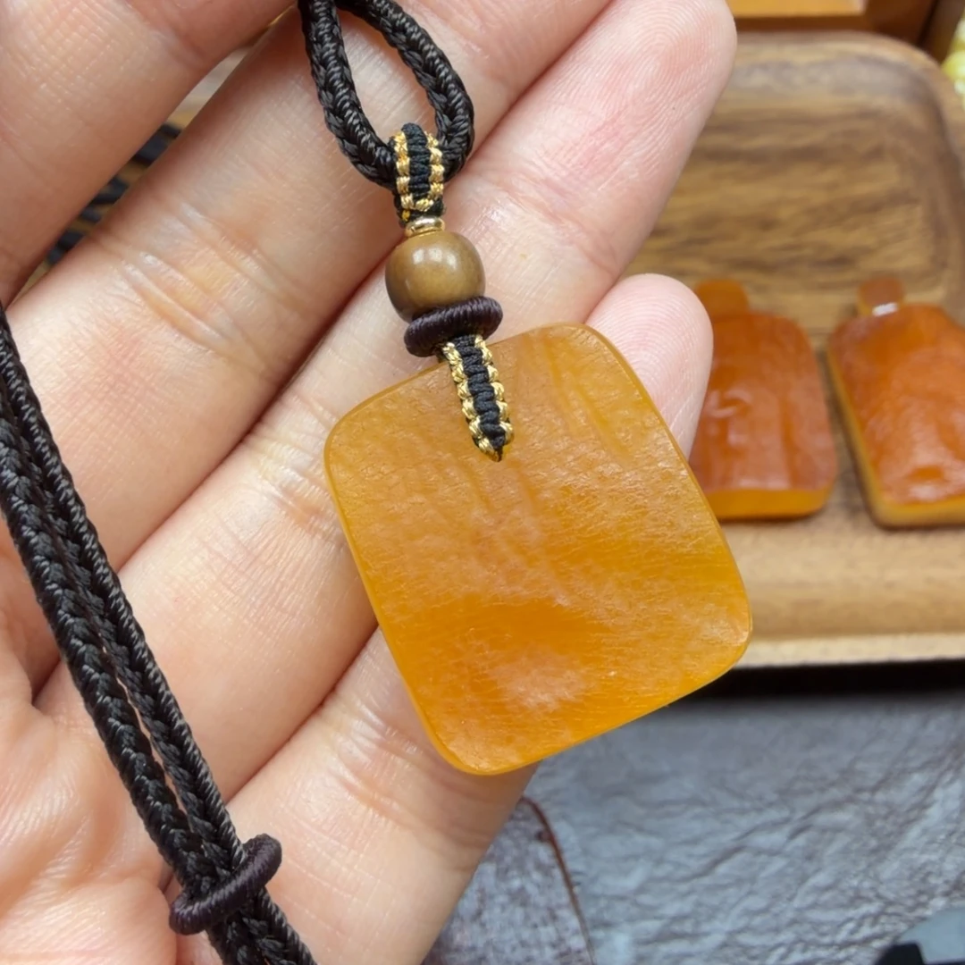 琥珀未镶嵌吊坠(赠链)