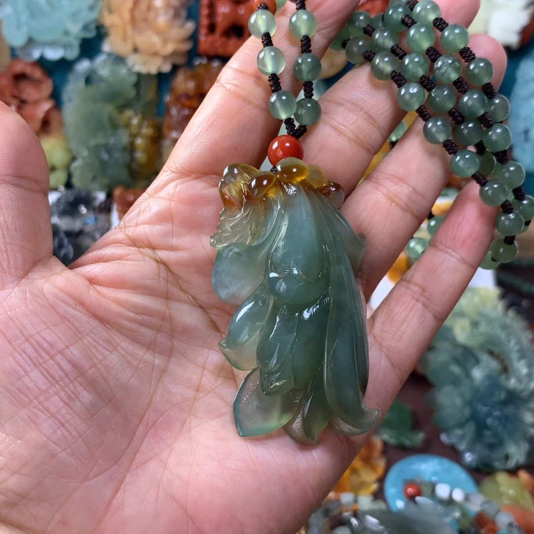 未镶嵌蛇纹石玉挂坠