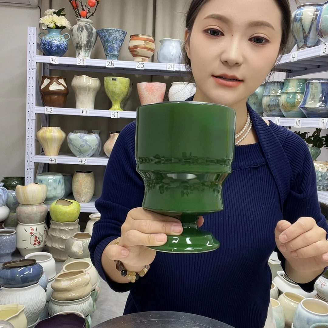 花盆里的小猫咪们都好可爱啊哈哈哈
