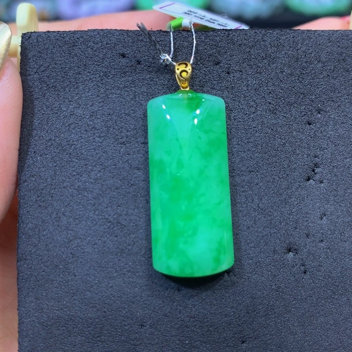 翡翠18K金镶嵌颈饰翡翠