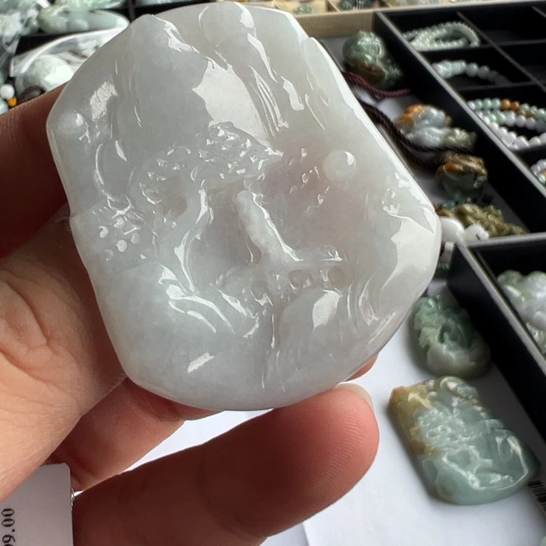 翡翠未镶嵌颈饰山水