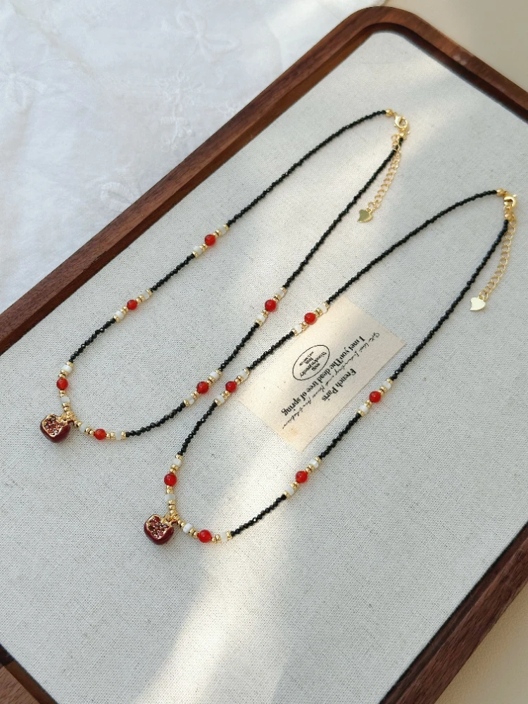 钛钢项链 新中式石榴吊坠串珠项链轻奢红色锁骨链秋冬新款毛衣链