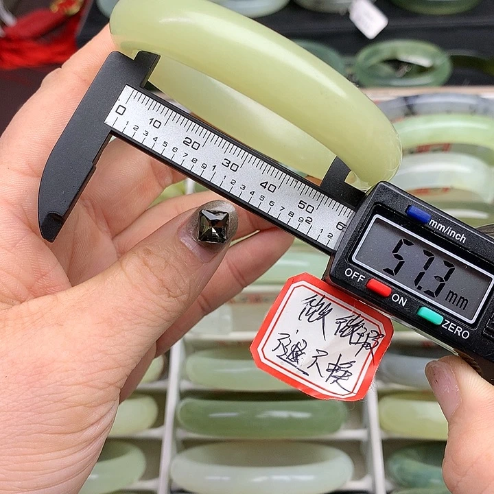 蛇纹石玉手镯未镶嵌490