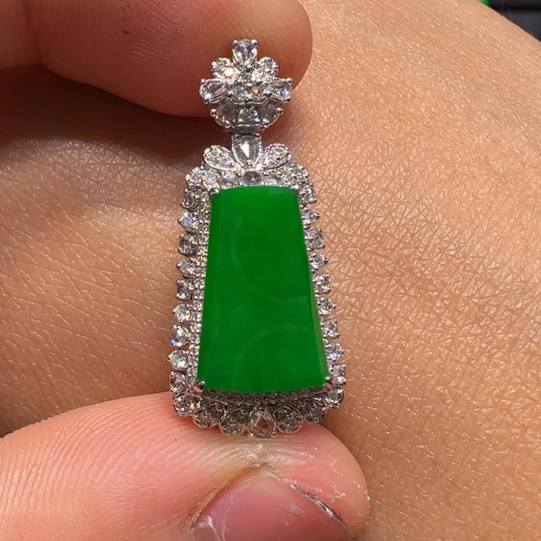 翡翠18K金镶嵌颈饰翡翠首饰