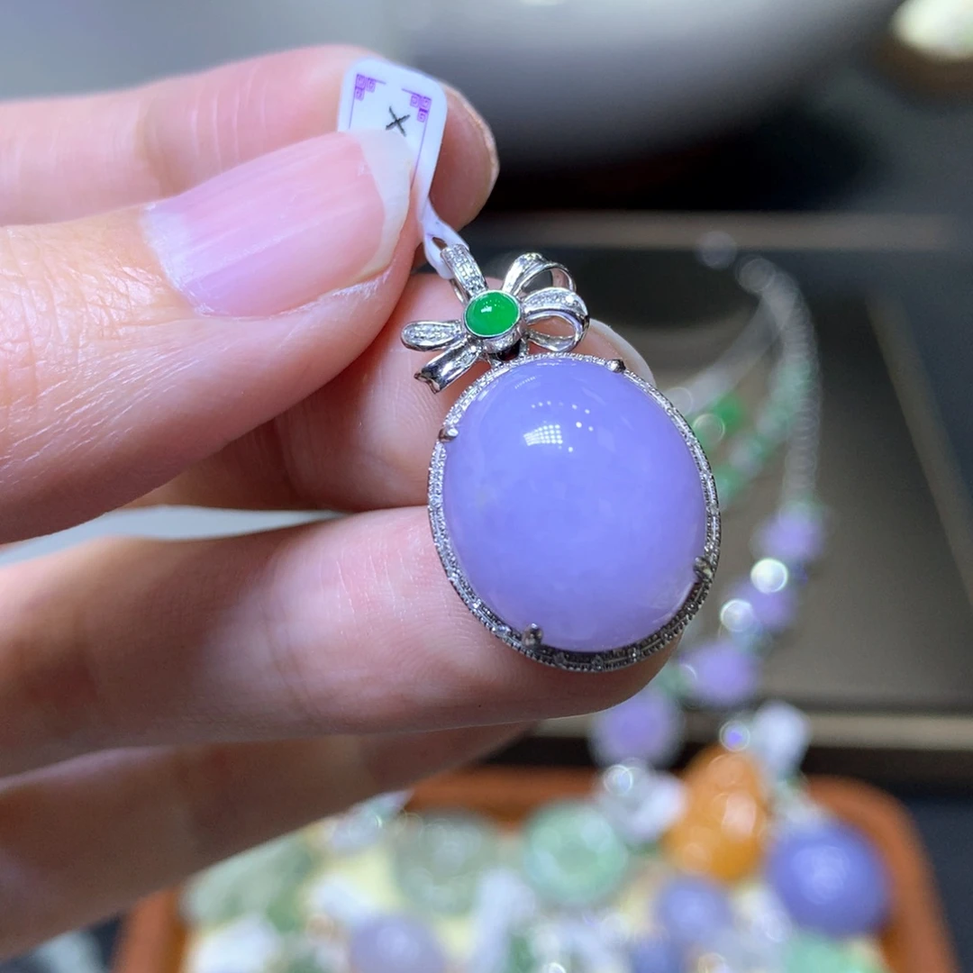 【闪购商品】翡翠颈饰18K金镶嵌翡翠吊坠项链